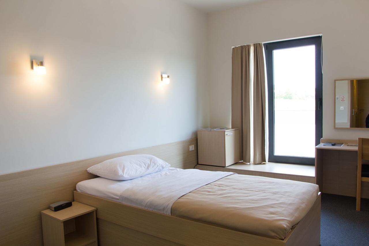Hotel Lika Sjever Brinje Extérieur photo